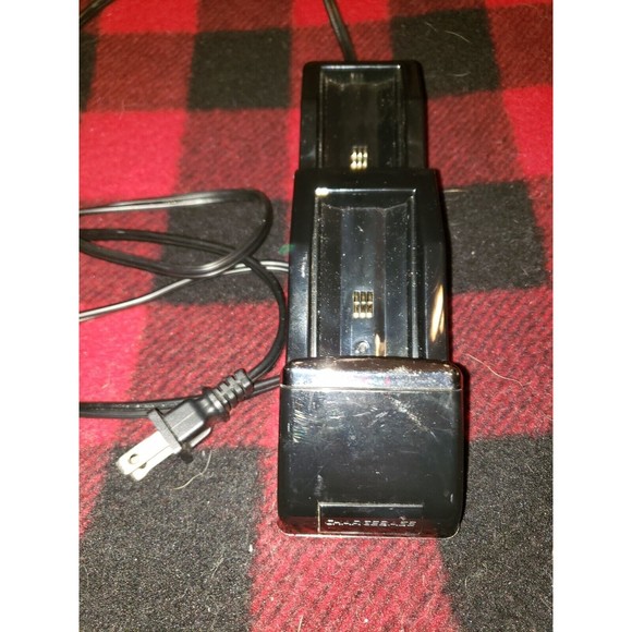 Nyko 86074-A50 Chargebase Battery Pack Charger for Xbox 360 Wired Base - Picture 2 of 4